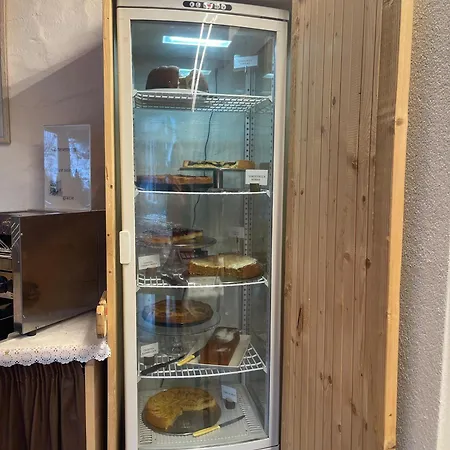 瓦勒鲁兹木屋酒店 2*