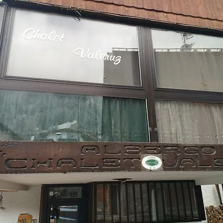 酒店 瓦勒鲁兹木屋酒店 2*