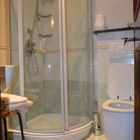 瓦勒鲁兹木屋酒店 酒店 2*