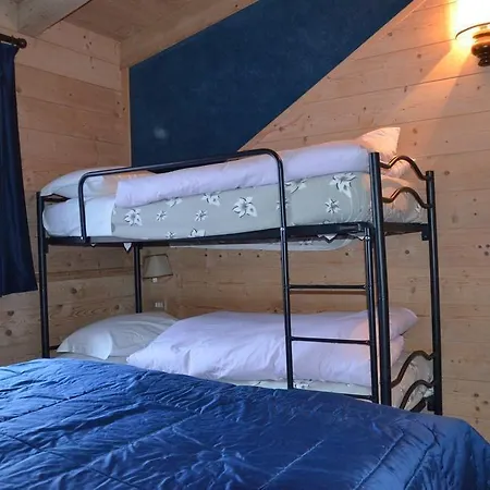 瓦勒鲁兹木屋酒店 2*