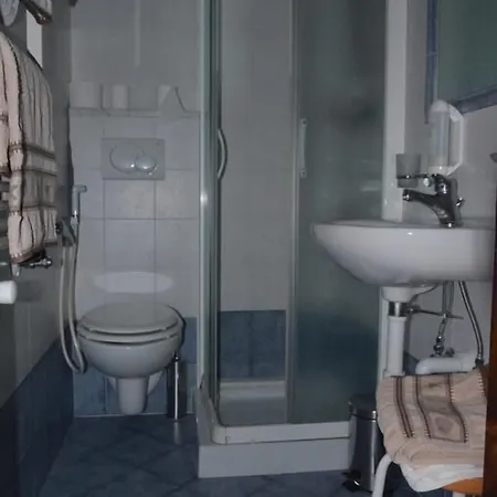 瓦勒鲁兹木屋酒店 酒店 2*