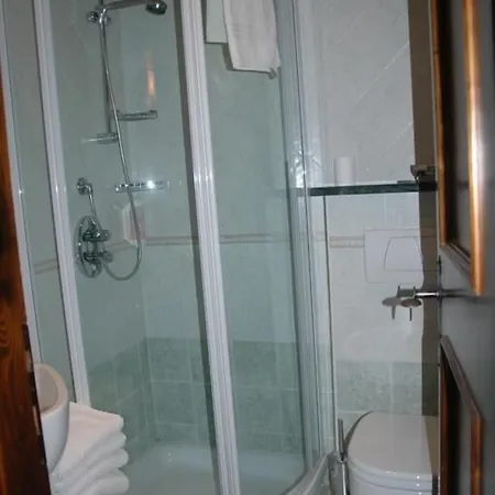 酒店 瓦勒鲁兹木屋酒店 2*