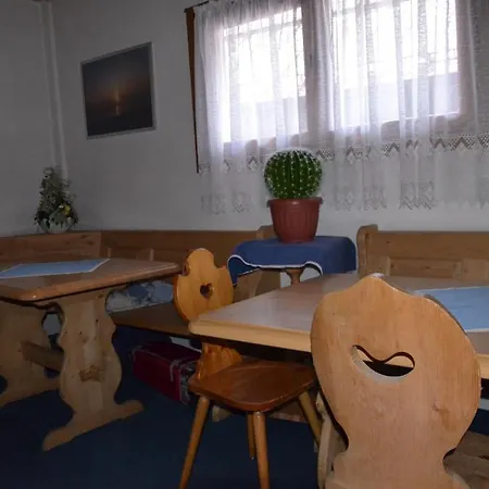 瓦勒鲁兹木屋酒店 2* 卡纳泽伊